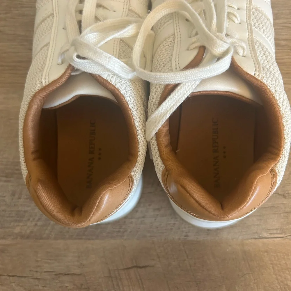 Banana Republic Factory White faux Leather Walking Sneakers Sz 7.5 Comfort‎